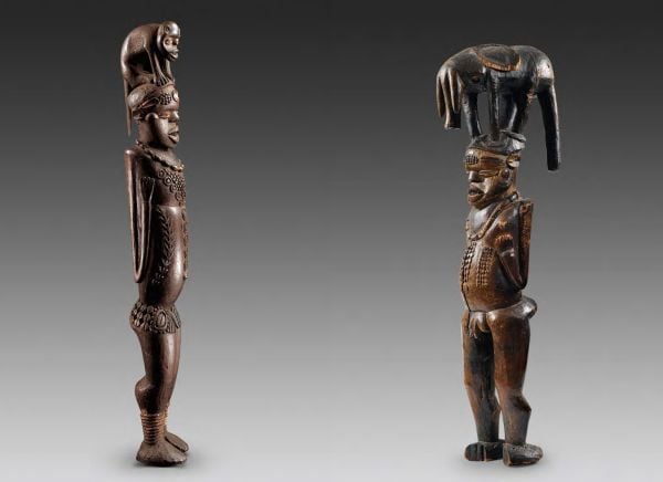 Black book cover of Kuyu, featuring a carved wooden head. Published by 5 Continents Editions.