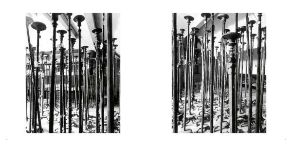 Navy cover of Sing Sing. Pompeii's Body, featuring a sculpture of deer on white plinth. Published by 5 Continents Editions.