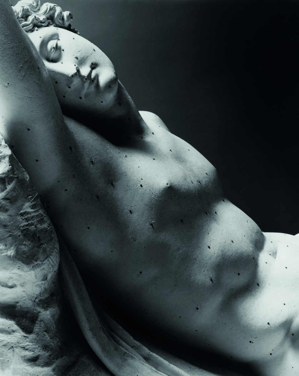 Rear of white plaster cast of human figure laying on surface, grey cover, CANOVA FOUR TEMPOS in white font to upper left.