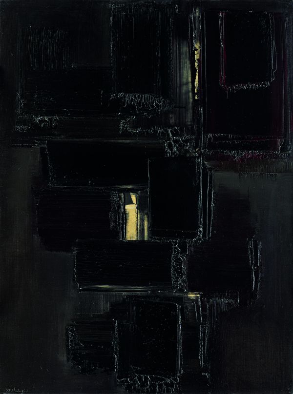 White book cover of Éloge de la Lumière, Pierre Soulages - Tanabe Chikuunsai IV. In praise of light featuring a black bamboo structure with bronze semi circle in center. Published by 5 Continents Editions.