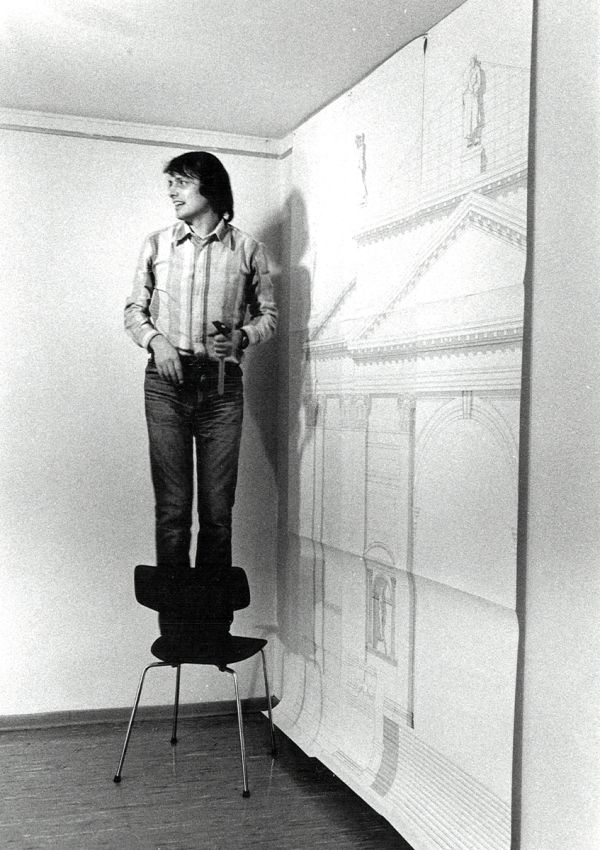 Book cover of Passage de témoins pour Luciano Fabro, with a pale grey sheet with fold lines. Published by 5 Continents Editions.