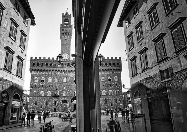 Book cover of Firenze: Through My Daughter’s Eyes, with arched buildings in the city. Published by Mandragora.