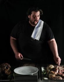 Book cover of Diventare Grandi: Becoming Grandi, with the chef holding a cup to his left ear. Published by Manfredi Edizioni.