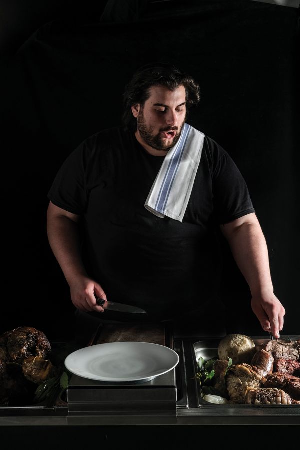 Book cover of Diventare Grandi: Becoming Grandi, with the chef holding a cup to his left ear. Published by Manfredi Edizioni.