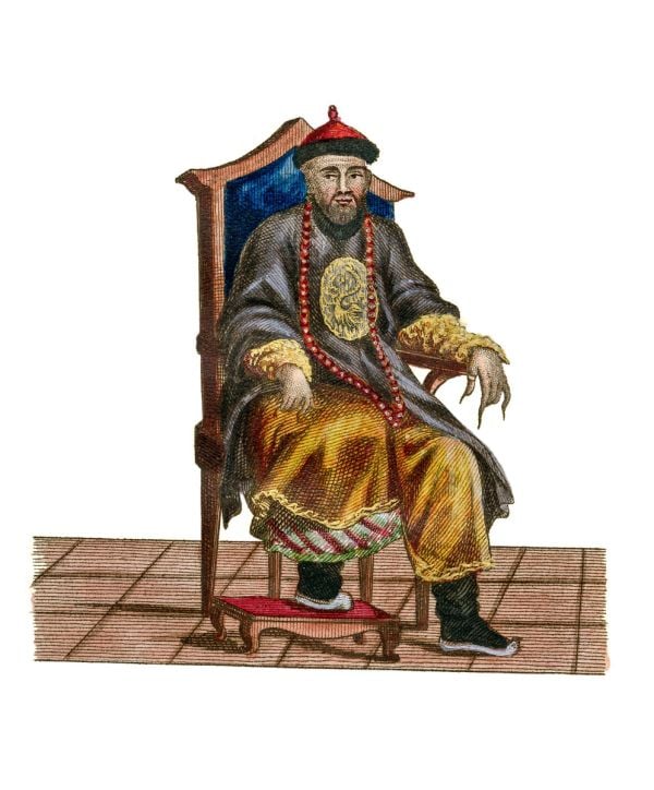 Book cover of La Chine: En miniature, with a brightly colored miniature drawing of three figures in Chinese dress. Published by Franco Maria Ricci editore.