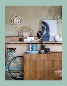 Colorful, striped book cover of Loods of Living. Published by Lannoo Publishers.