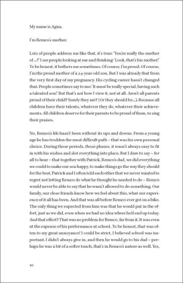 Book cover of Remco Evenepoel Full Gas: Strive for perfection, featuring the Belgian cyclist with his arms outstretched to the sky, his bike in front. Published by Lannoo Publishers.