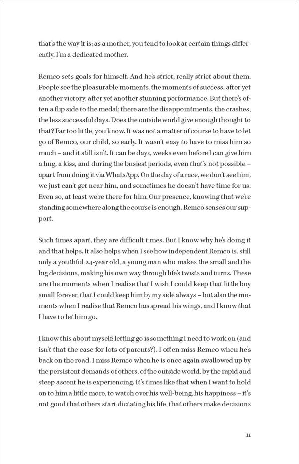 Book cover of Remco Evenepoel Full Gas: Strive for perfection, featuring the Belgian cyclist with his arms outstretched to the sky, his bike in front. Published by Lannoo Publishers.