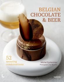 Book cover of Belgian Chocolate & Beer: 50 Amazing Combinations; featuring a fancy chocolate dessert, and a glass of beer. Published by Lannoo Publishers.
