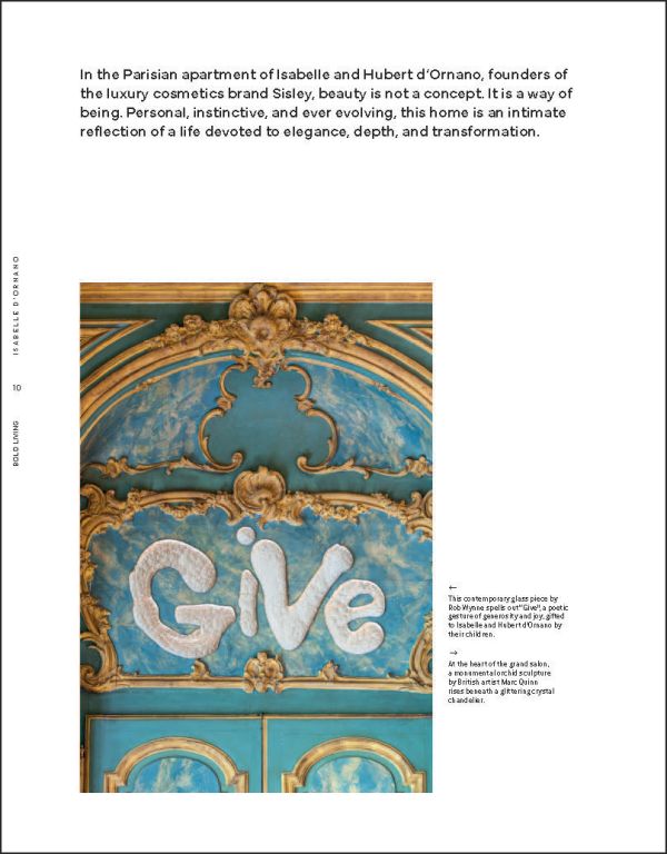 Book cover of Bold Living; featuring an interior living room with bright colors and a center piece of pine cones. Published by Lannoo Publishers.