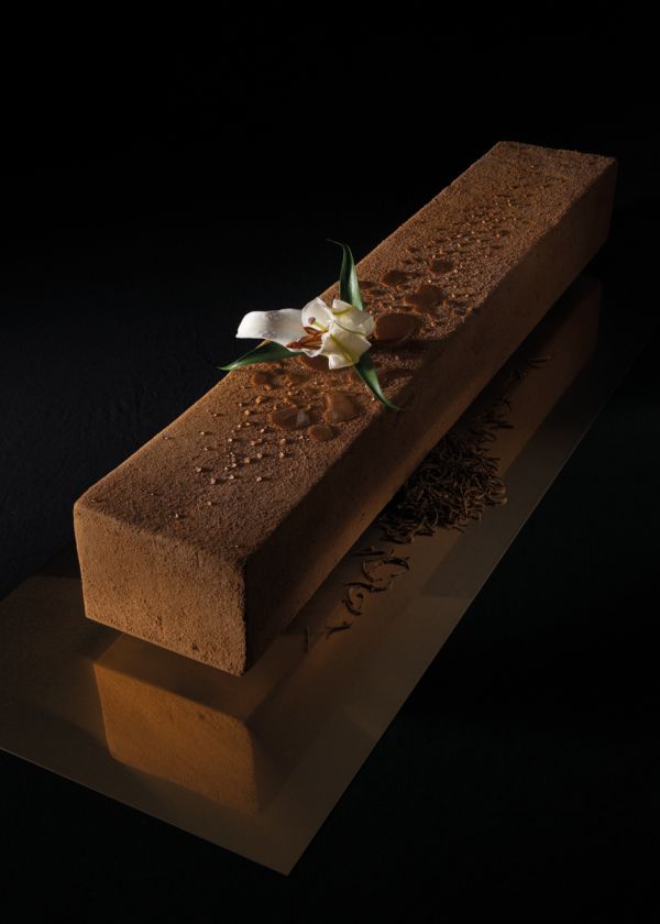 Black book cover of Koji Arai's The Eternal Flower, with a circular floral design of blue and purple flowers; clematis, hydrangea, orchid. Published by Stichting.