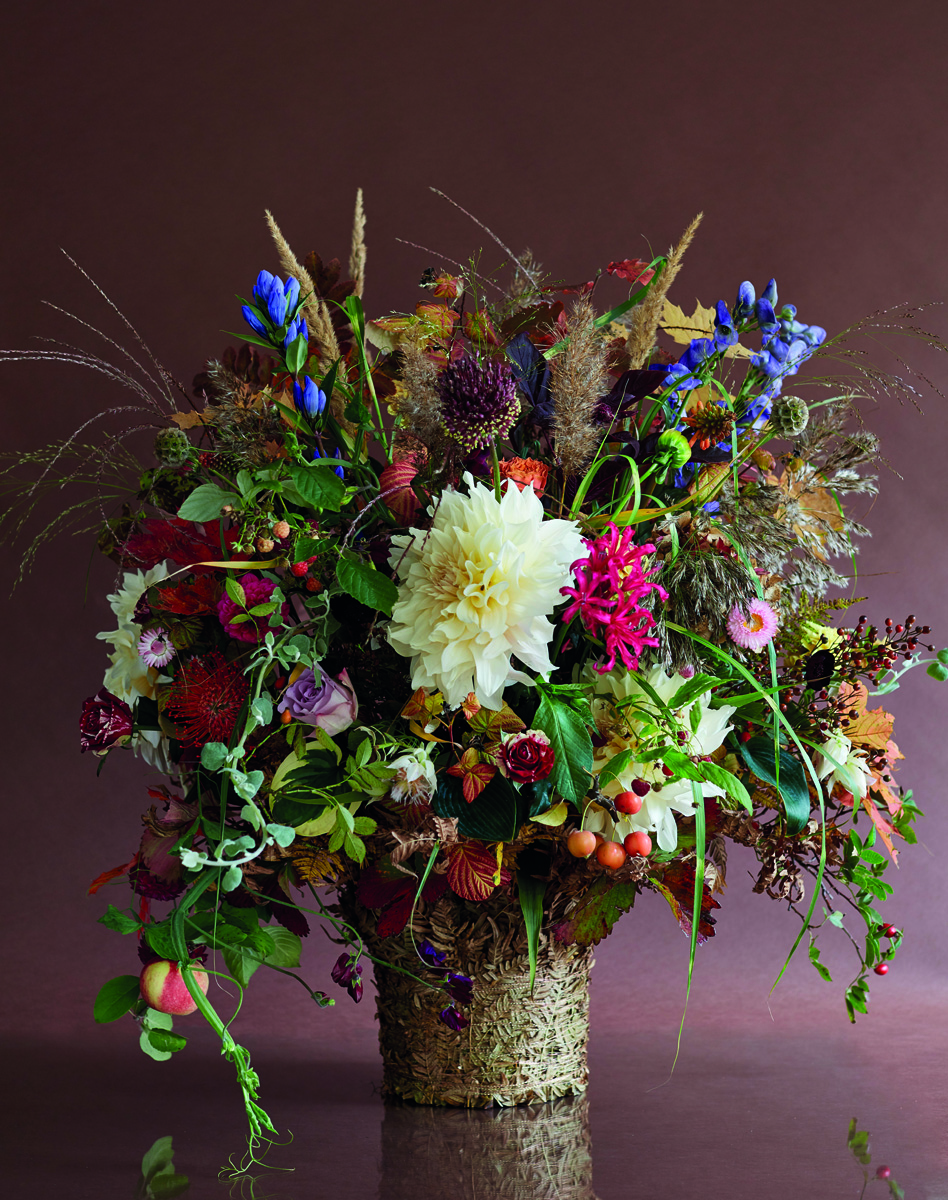 Book cover of Per Benjamin's Elements, featuring red and yellow flame lilies. Published by Stichting.