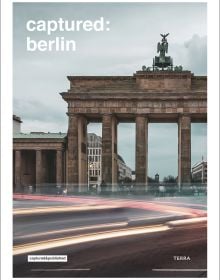 Book cover of Captured: Berlin; featuring the 18th-century neoclassical monument Brandenburg Gate. Published by Lannoo Publishers.