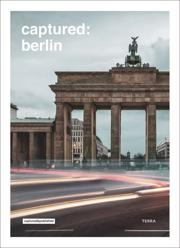 Book cover of Captured: Berlin; featuring the 18th-century neoclassical monument Brandenburg Gate. Published by Lannoo Publishers.
