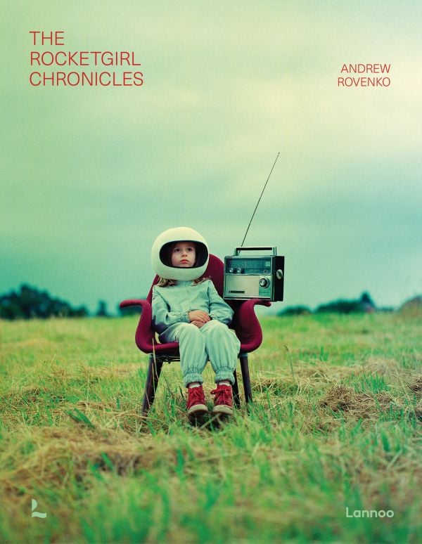 Book cover of The Rocketgirl Chronicles; with a child dress in home made space suit and helmet, sitting on a chair with a radio. Published by Lannoo Publishers.