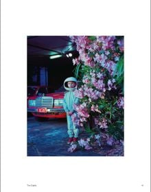 Book cover of The Rocketgirl Chronicles; with a child dress in home made space suit and helmet, sitting on a chair with a radio. Published by Lannoo Publishers.