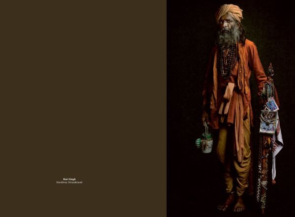 Book cover of Sâdhus: Denis Rouvre, with a male figure in robes and a saffron turban. Published by Hopper&Fuchs.
