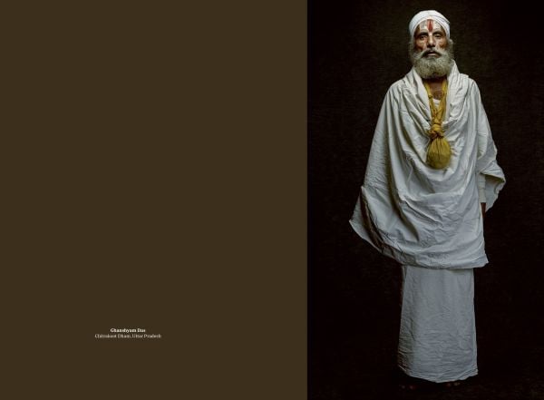 Book cover of Sâdhus: Denis Rouvre, with a male figure in robes and a saffron turban. Published by Hopper&Fuchs.