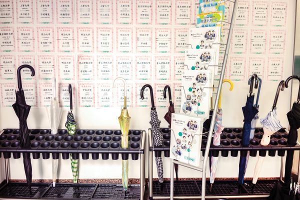 White book cover of Tokyo Tokyo, with two Japanese girls in underground station: one in black dress, one in pale pink, both holding handbags. Published by Lannoo Publishers.
