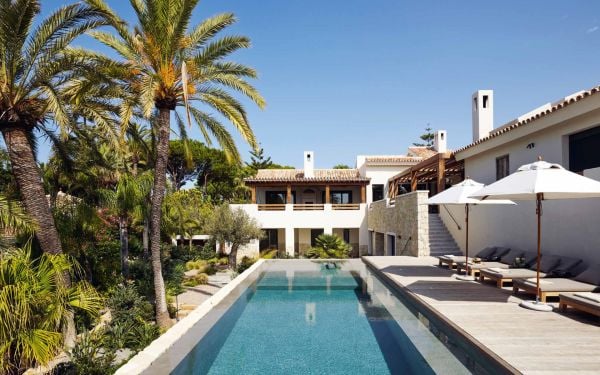 Beige shapes on cover of '40 by Studio Piet Boon', by Lannoo Publishers.