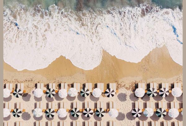 Book cover of 150 Hotels You Need To Visit Before You Die. Published by Lannoo Publishers.