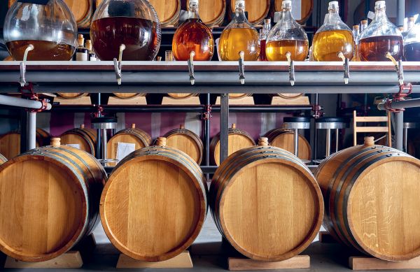 Book cover of Pure Malt Whisky Stories: 63 1/2 extraordinary single malt stories. Published by Lannoo Publishers.