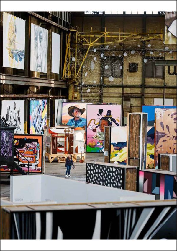 Book cover of STRAAT – museum for street art and graffiti. Published by Lannoo Publishers.