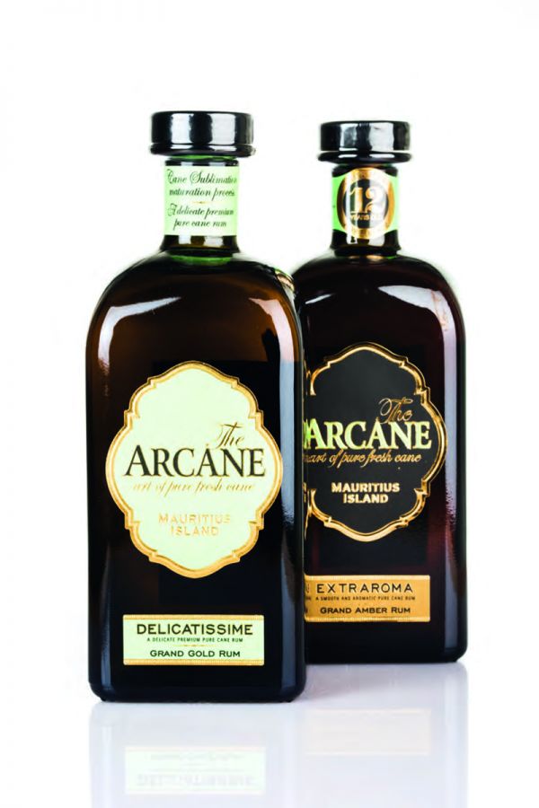 Book cover of Rum, The Complete Guide. Published by Lannoo Publishers.