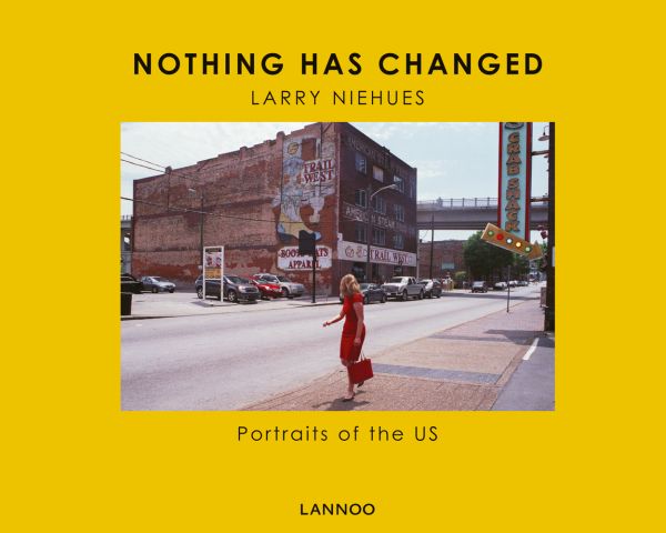 Book cover of Nothing Has Changed; featuring a figure walking on the sidewalk. Published by Lannoo Publishers.