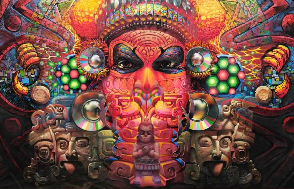 Charcoal cover with small triangular image of smiling face with multicoloured patterns on cover of 'STRAAT, Quote from the streets', by Lannoo Publishers.