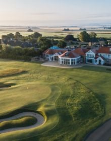 Book cover of 150 Golf Courses You Need to Visit Before You Die. Published by Lannoo Publishers.