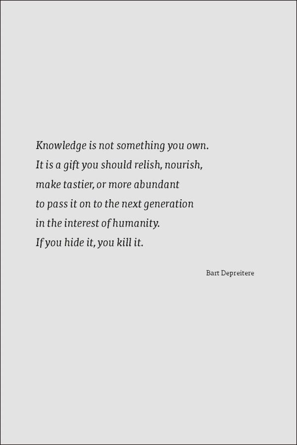 Book cover of Spine Surgery for Physiotherapists, featuring a vertebral spine model. Published by Lannoo Publishers.