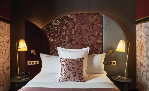 Book cover of Wonderful Wallcoverings, with an interior living space with green wallpaper with a textured pattern. Published by Lannoo Publishers.