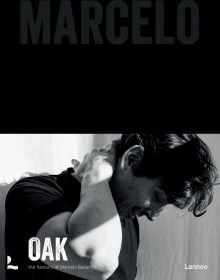 Book cover of Oak. Marcelo, featuring Michelin star Chef Marcelo Ballardin leaning forward with right hand on back of neck. Published by Lannoo Publishers.