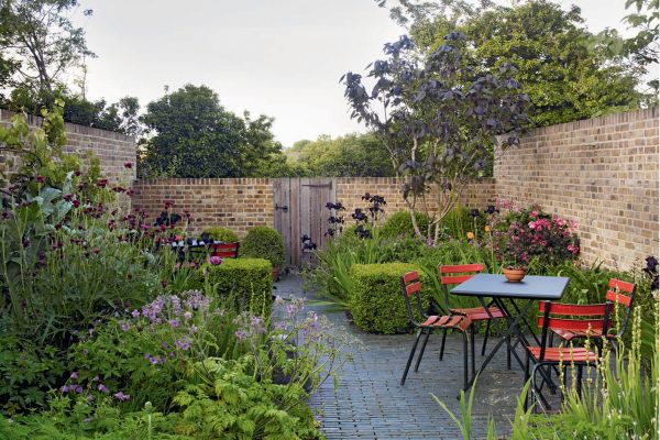 Book cover of Outdoor Interiors, with an outside seating area of Tehama 1 House in California, with fireplace. Published by Lannoo Publishers.