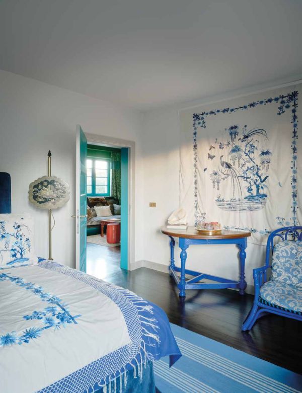 Book cover of Knokke Le Zoute Interiors, Living by the Sea, with white, open-plan kitchen/living room interior with wood floors. Published by Lannoo Publishers.