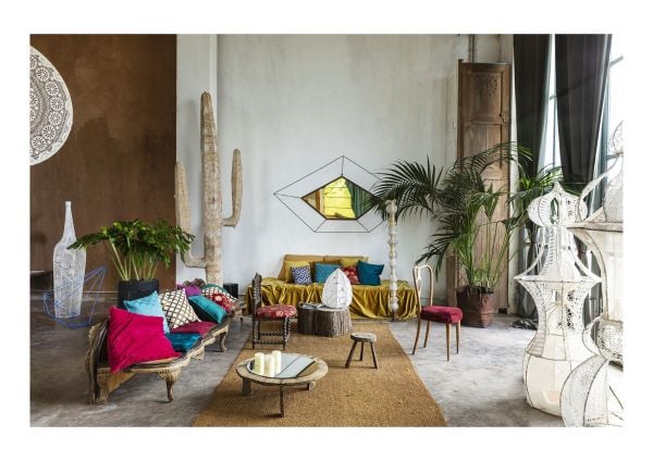 Book cover of Homes Decorated by Nature, with an interior living room with soft cream leather chair, large mirror and houseplants. Published by Lannoo Publishers.