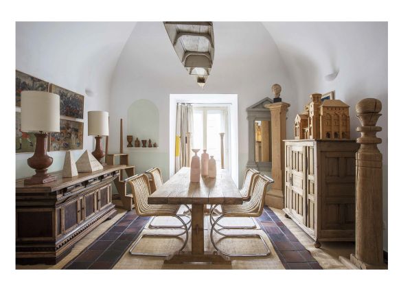Book cover of Homes Decorated by Nature, with an interior living room with soft cream leather chair, large mirror and houseplants. Published by Lannoo Publishers.