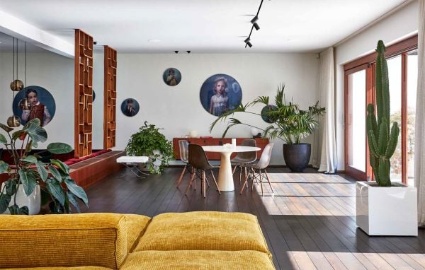 Book cover of Homes for Modernists, featuring an interior with animal print covered chairs, on white and terracotta rug. Published by Lannoo Publishers.