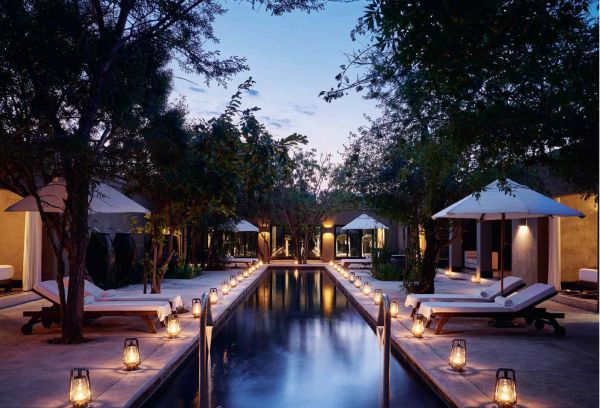 Guide book cover of Devorah Lev-Tov's 150 Spas You Need to Visit Before You Die. Published by Lannoo Publishers.