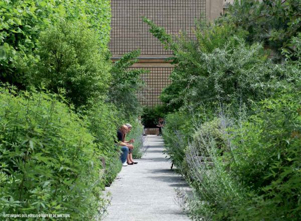 Book cover of The 500 Hidden Secrets of Paris, featuring the Hotel d'Assy and lush green gardens. Published by Luster Publishing.