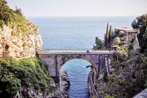 Book cover of Camper Food & Stories - Italy, with a food van selling fresh Italian produce by the roadside. Published by Luster Publishing.