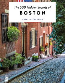 Book cover of The 500 Hidden Secrets of Boston, featuring the neighbourhood of Beacon Hill. Published by Luster Publishing.