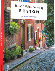 Book cover of The 500 Hidden Secrets of Boston, featuring the neighbourhood of Beacon Hill. Published by Luster Publishing.