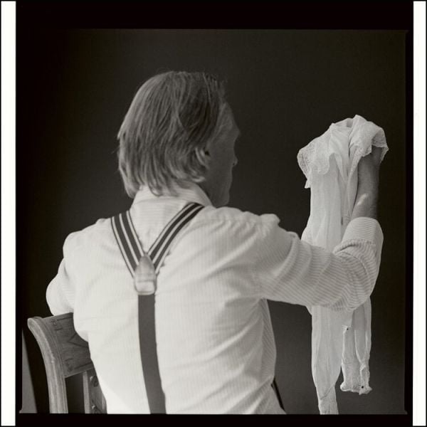 Book cover of The White Blouse, Marie-Jeanne van Hövell tot Westerflier - Photographer with a Painter's Soul, featuring a portrait of Asian female wearing white blouse. Published by Waanders Publishers.