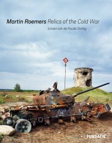 Book cover of Martin Roemers, Relics of the Cold War, featuring an abandoned, rusted tank on coastline. Published by Waanders Publishers.
