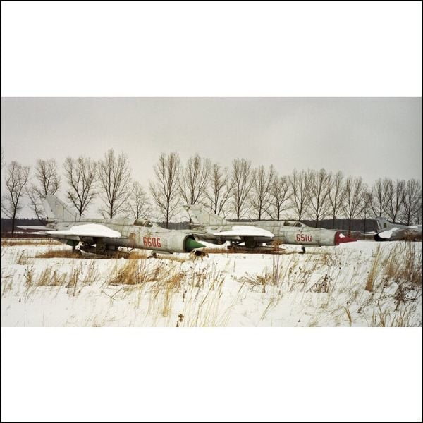 Book cover of Martin Roemers, Relics of the Cold War, featuring an abandoned, rusted tank on coastline. Published by Waanders Publishers.