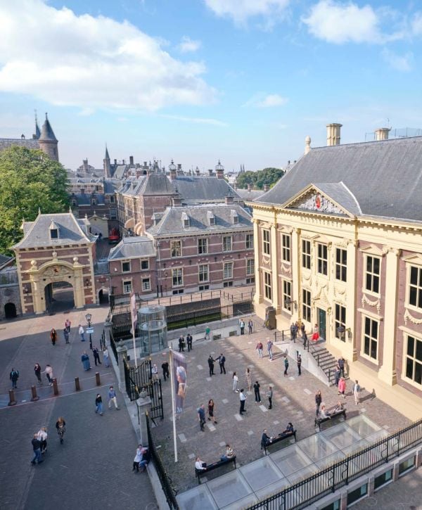 Book cover of Pen Meets Paint, 200 Years Mauritshuis, 200 Writers, 200 Paintings, with a reflection of historical building in river. Published by Waanders Publishers.