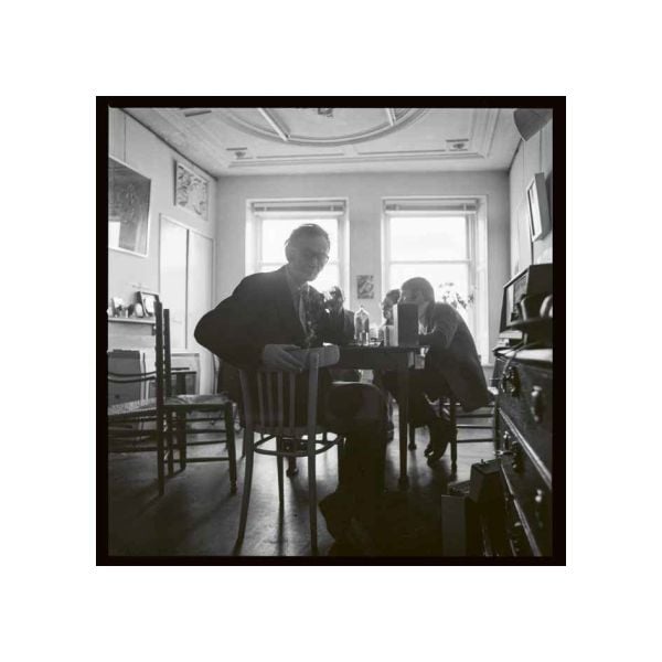 Book cover of Antoon Melissen's Lothar Wolleh sees Jan Schoonhoven, with black horizontal lines on white surface. Published y Waanders Publishers.