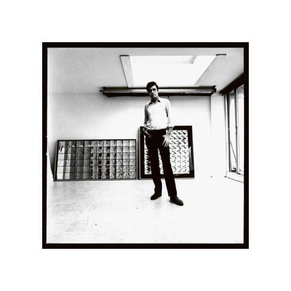 Book cover of Antoon Melissen's Lothar Wolleh sees Jan Schoonhoven, with black horizontal lines on white surface. Published y Waanders Publishers.